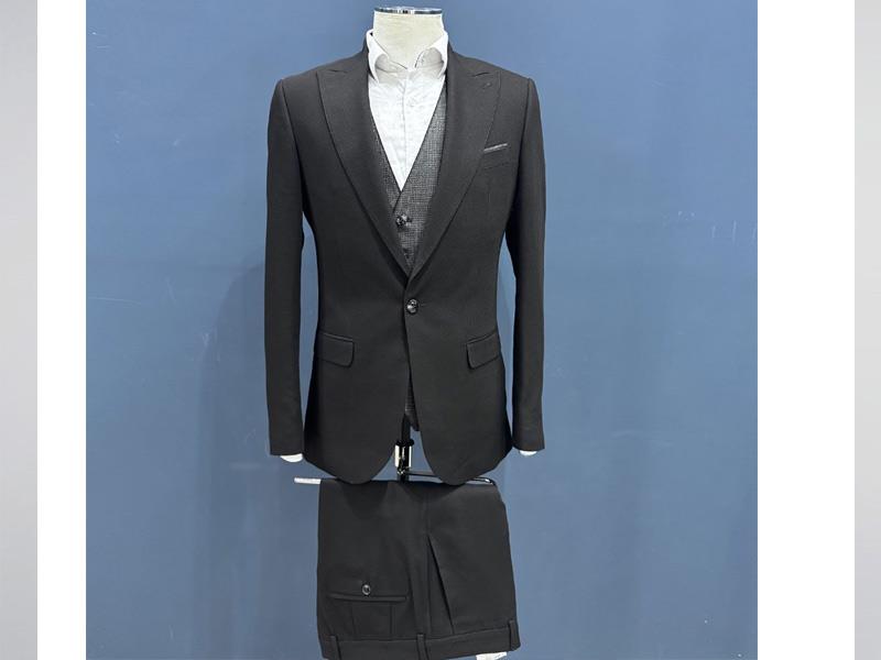 راهنمای جامع خرید کت و شلوار مردانه: استایل، جنس و نکات خرید 2026